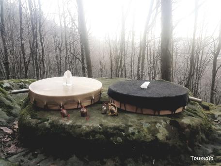 Rituels de naissance des Tambours sur un haut lieu Sacré