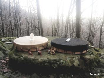 Rituels de naissance des Tambours sur un haut lieu Sacré