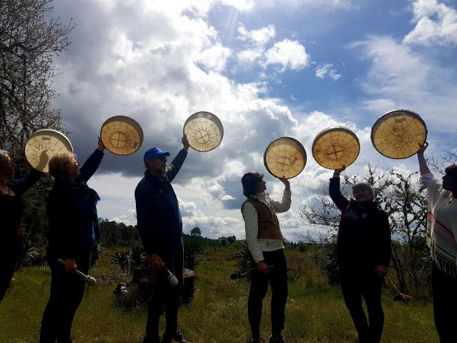 Les tambours présentés au Père-Ciel